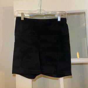 Bike/Yoga shorts, black camouflage, pockets, women’s medium, high rise